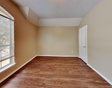26004 Castle Meadow Lane - Photo Thumbnail 14