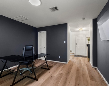 1616 W 25th Street - Photo Thumbnail 6