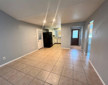 11730 Alamo Drive - Photo Thumbnail 4
