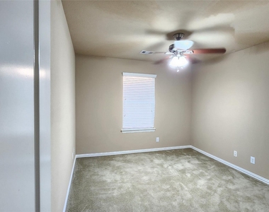 26939 Glacier Creek Drive - Photo Thumbnail 16