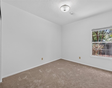 88 Laughing Brook Court - Photo Thumbnail 15
