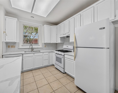 88 Laughing Brook Court - Photo Thumbnail 8