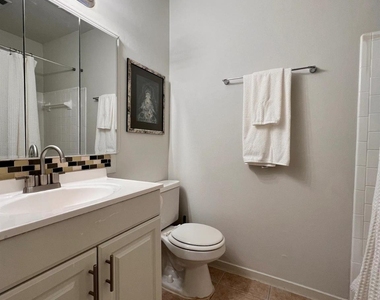 306 Hawthorne Street - Photo Thumbnail 7