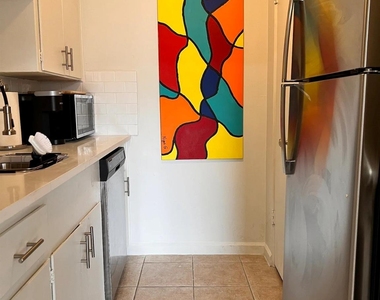 306 Hawthorne Street - Photo Thumbnail 6