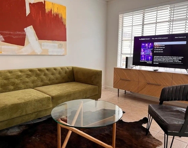 306 Hawthorne Street - Photo Thumbnail 4