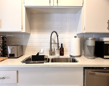 306 Hawthorne Street - Photo Thumbnail 8