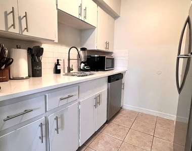 306 Hawthorne Street - Photo Thumbnail 9