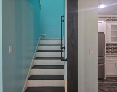 921 Marine Drive - Photo Thumbnail 8