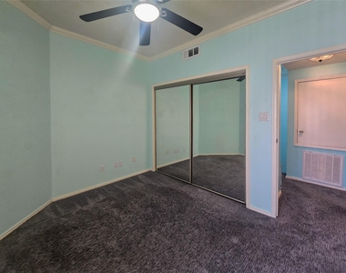 921 Marine Drive - Photo Thumbnail 12