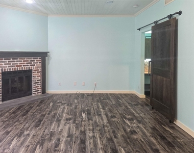 921 Marine Drive - Photo Thumbnail 2