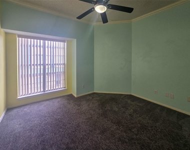 921 Marine Drive - Photo Thumbnail 11