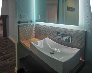921 Marine Drive - Photo Thumbnail 7