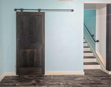 921 Marine Drive - Photo Thumbnail 4