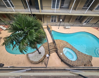 921 Marine Drive - Photo Thumbnail 18