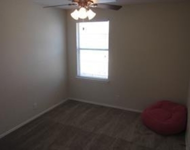 504 Rolling Oak Drive - Photo Thumbnail 12