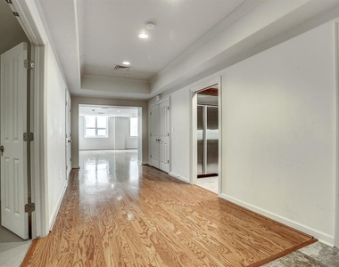 914 Main Street - Photo Thumbnail 1