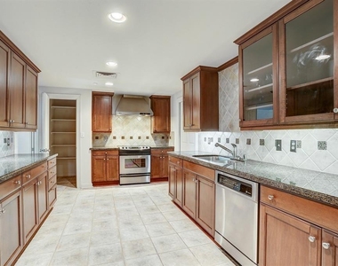 914 Main Street - Photo Thumbnail 4