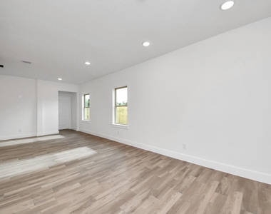 765 Marjorie Street - Photo Thumbnail 5
