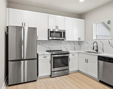 2406 Truxillo Street - Photo Thumbnail 9
