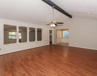 16310 Forest Bend Avenue - Photo Thumbnail 2