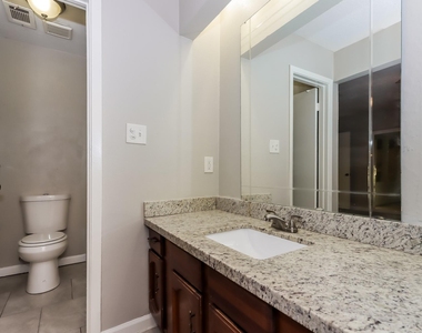 16310 Forest Bend Avenue - Photo Thumbnail 12