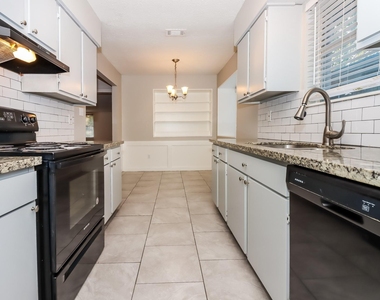 16310 Forest Bend Avenue - Photo Thumbnail 5