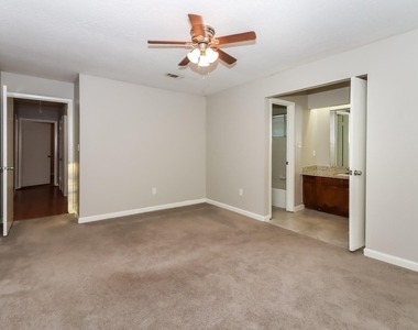 16310 Forest Bend Avenue - Photo Thumbnail 9