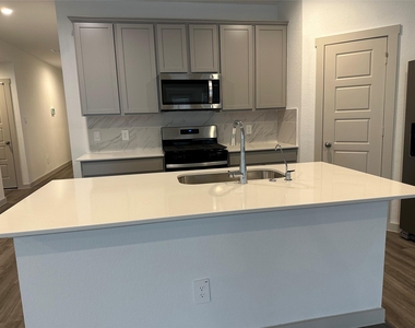 7814 Brumbly Lane - Photo Thumbnail 2