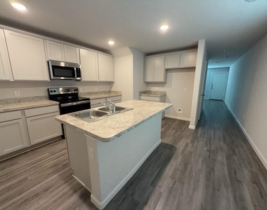 501 Hines Street - Photo Thumbnail 3