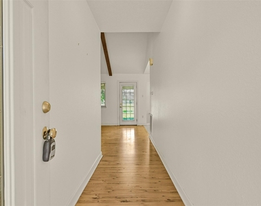 2003 Kingsway Drive - Photo Thumbnail 3