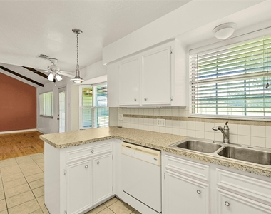 2003 Kingsway Drive - Photo Thumbnail 10