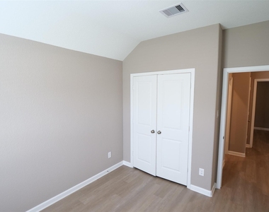 7211 Songlark Landing - Photo Thumbnail 17