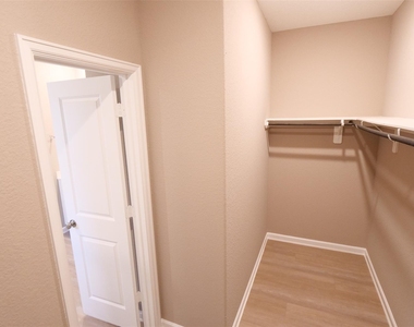 7211 Songlark Landing - Photo Thumbnail 15
