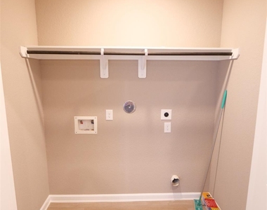7211 Songlark Landing - Photo Thumbnail 23