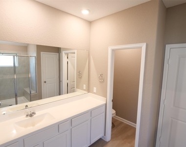 7211 Songlark Landing - Photo Thumbnail 13