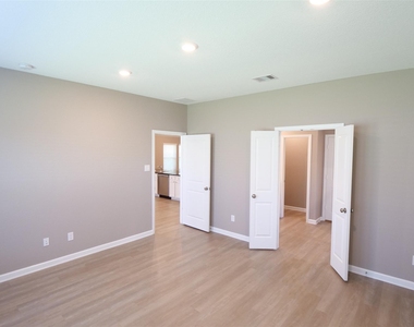 7211 Songlark Landing - Photo Thumbnail 12