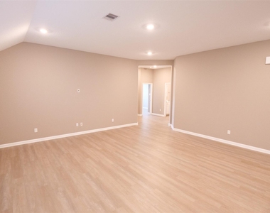 7211 Songlark Landing - Photo Thumbnail 4