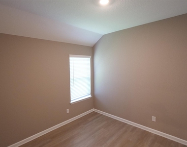 7211 Songlark Landing - Photo Thumbnail 21