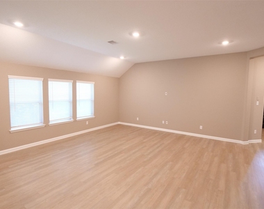 7211 Songlark Landing - Photo Thumbnail 5