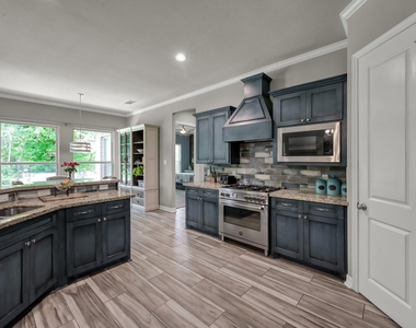 409 Ridgelake Scenic Drive - Photo Thumbnail 13