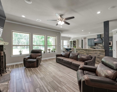 409 Ridgelake Scenic Drive - Photo Thumbnail 16