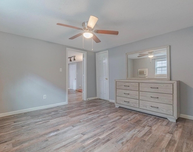 4206 Walker Street - Photo Thumbnail 4