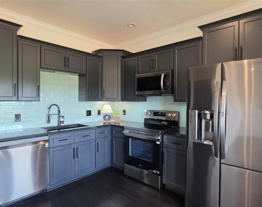 640 18th Street - Photo Thumbnail 18