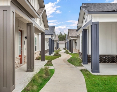 4250 Woodridge Parkway - Photo Thumbnail 11