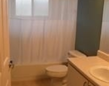 8214 Key Royal Circle - Photo Thumbnail 10