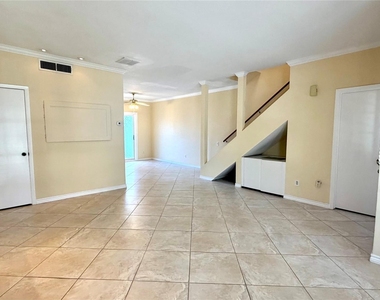 11710 Southlake Drive - Photo Thumbnail 5