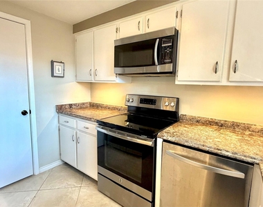 11710 Southlake Drive - Photo Thumbnail 7