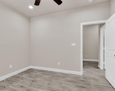 11101 Park Dr - Photo Thumbnail 9