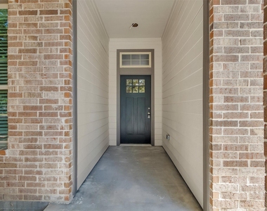 11101 Park Dr - Photo Thumbnail 2