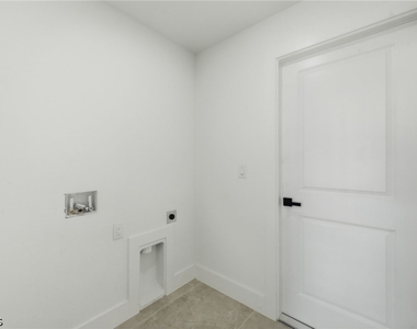 2105 Ne 1st Avenue - Photo Thumbnail 23